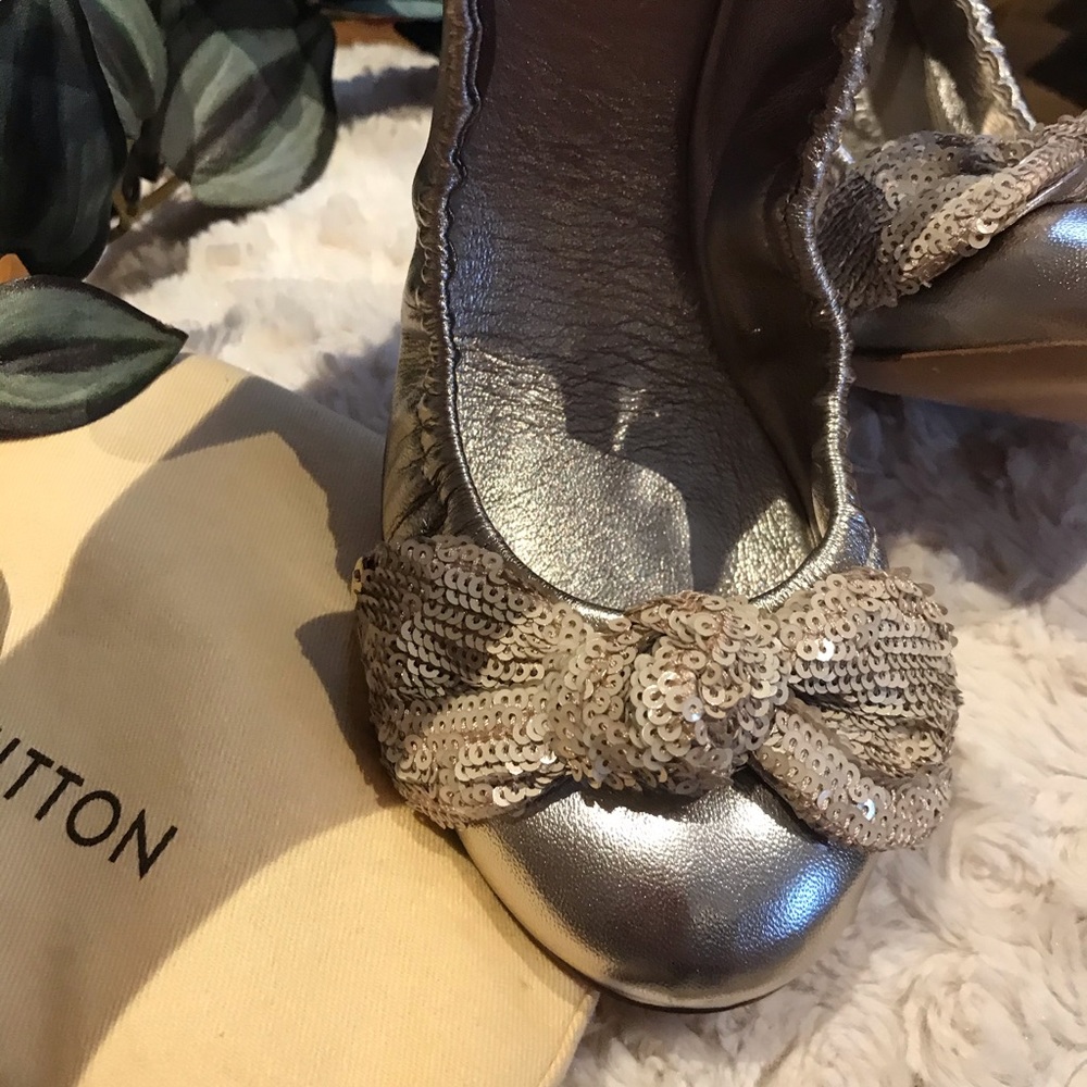 Louis Vuitton Metallic Leather Amulet Flats - Picture 10 of 15
